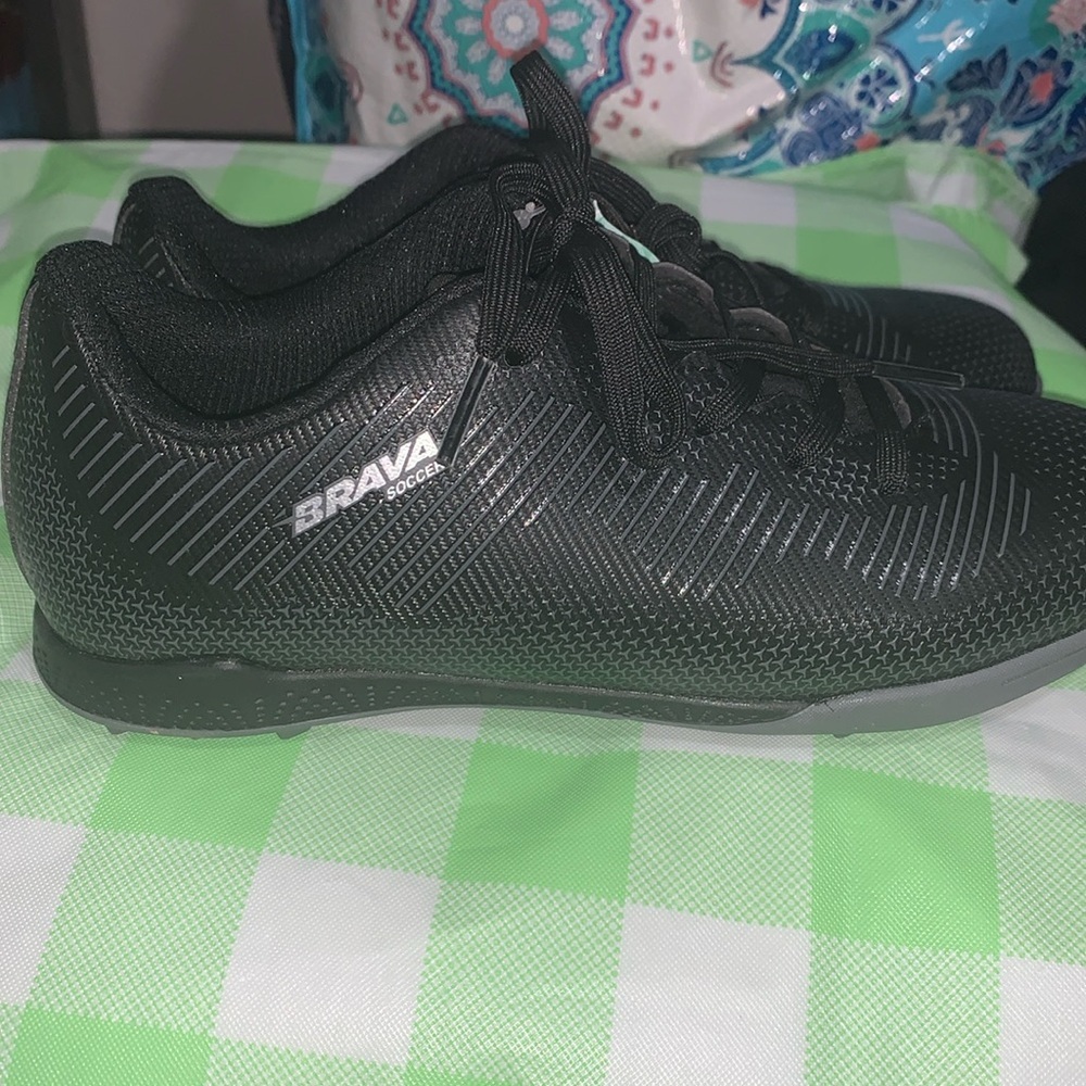 Brava - youth soccer shoes